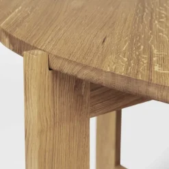 Mesa de comedor Collector Ø120 × 74 cm, Roble lacado en tono cálido