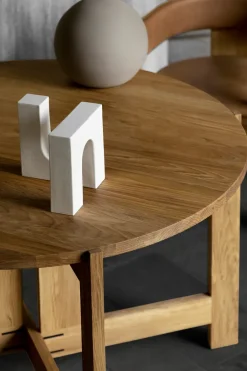 Mesa de comedor Collector Ø120 × 74 cm, Roble lacado en tono cálido