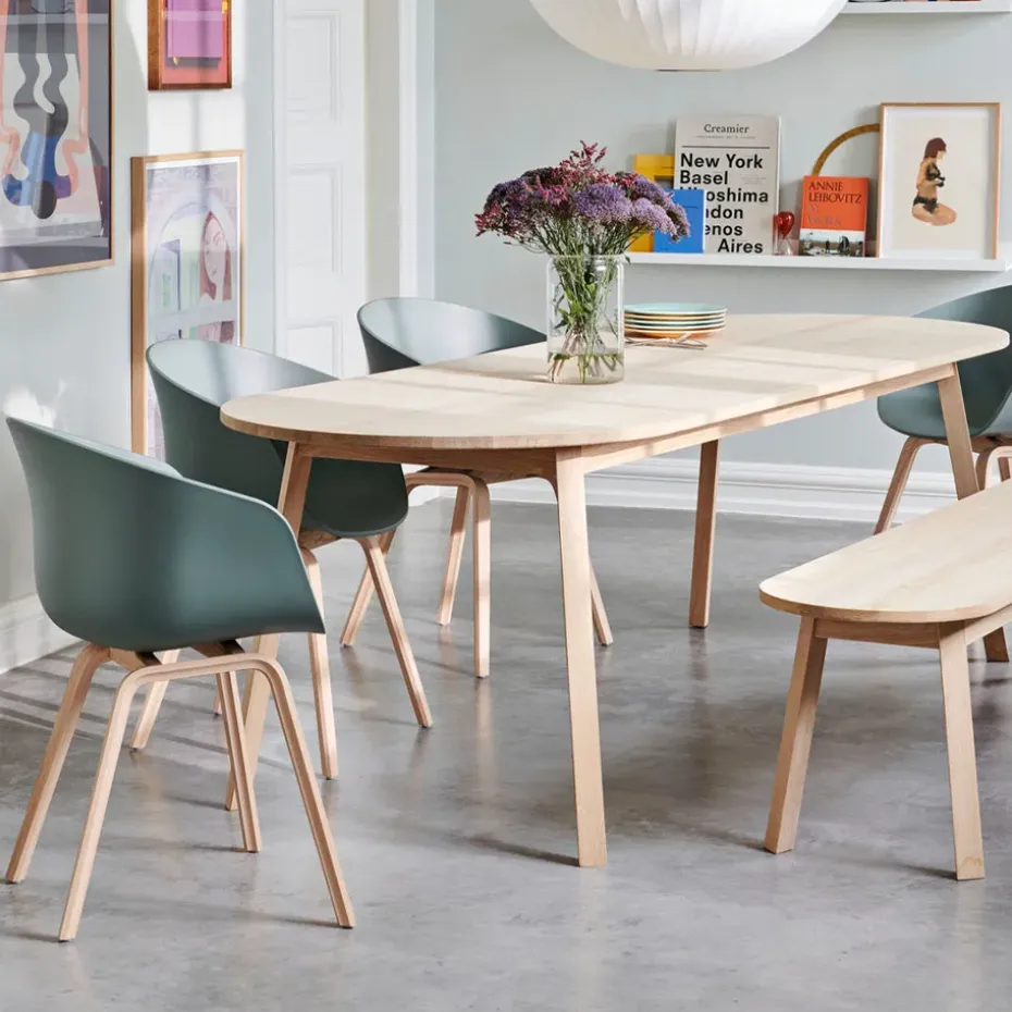 Mesa de comedor Triangle Leg, roble lacado, 250×85 cm