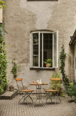 Mesa de tres patas Bryggeri, Teca-estructura galvanizada en caliente