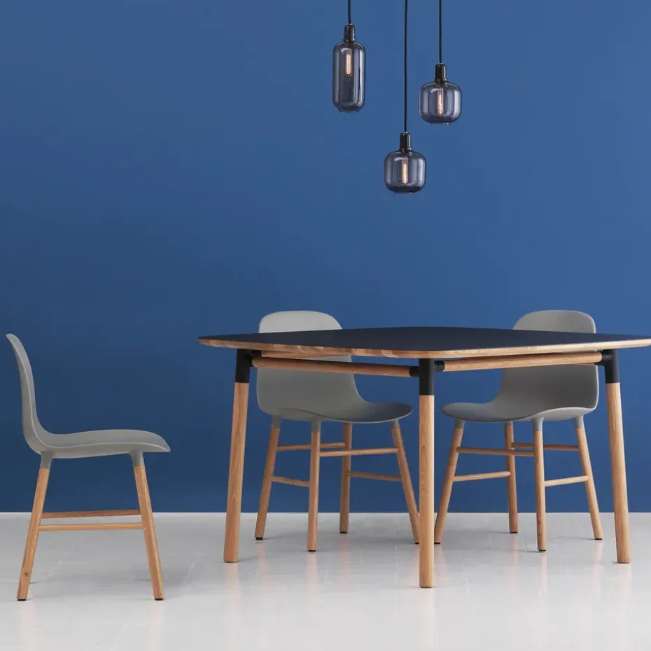 Mesa Form 120x120 cm, Green, patas de roble