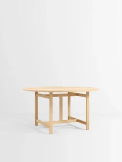 Mesa Moebe round dining table Ø140 x73,2 cm, Roble