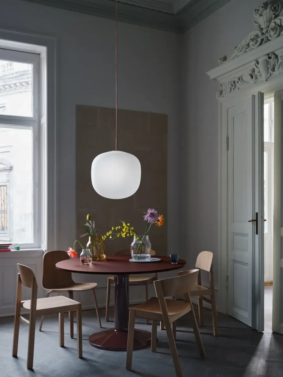 Mesa pedestal Midst, Oiled oak-grey, Ø160 cm