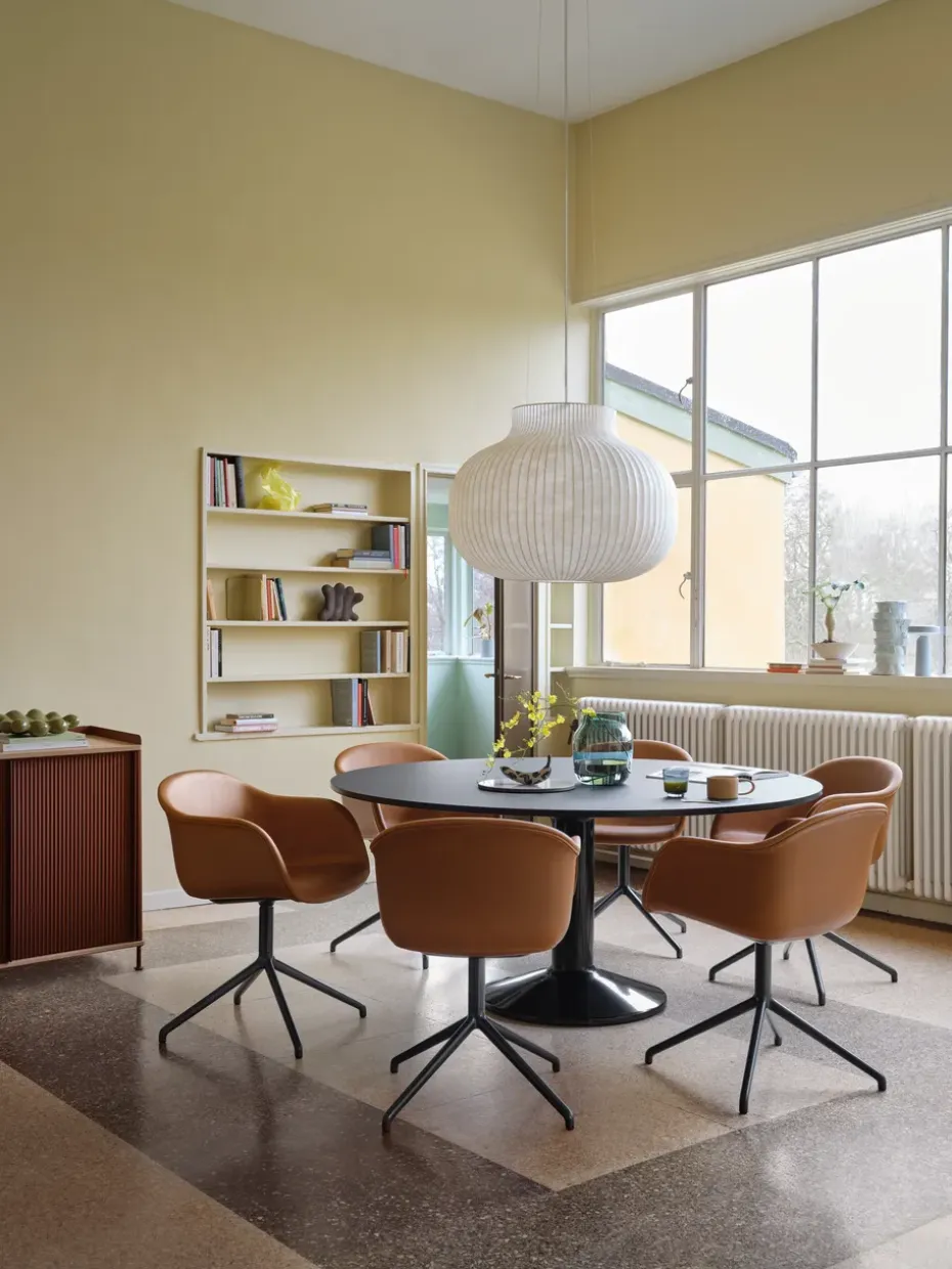 Mesa pedestal Midst, Oiled oak-grey, Ø120 cm