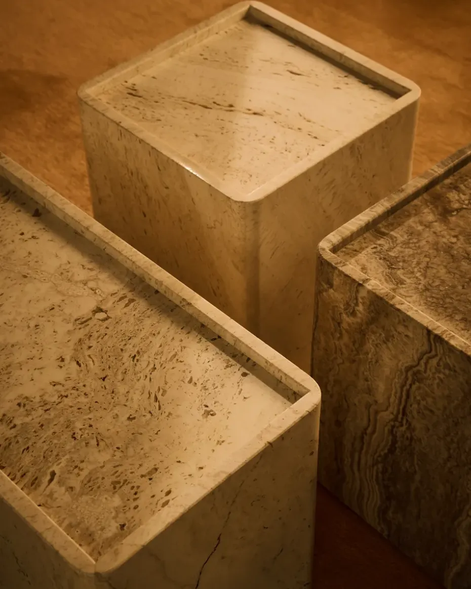 Mesa Pietra 33x33x40 cm, Neutral white travertine