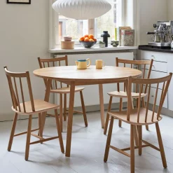 Mesa redonda Triangle Leg, roble lacado al agua