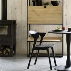 Mesa Torsion, Roble aceitado con cera dura pigmentada de blanco, Ø127 cm