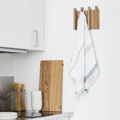 Perchero Column, Oak black lacquered