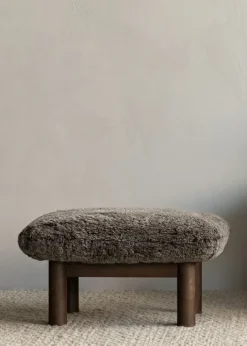 Reposapiés Brasilia, Piel de oveja root marrón-roble oscuro