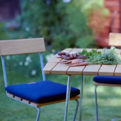 Silla 1, Teca-estructura galvanizada en caliente