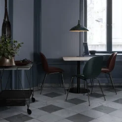 Silla Beetle, Black, base de latón