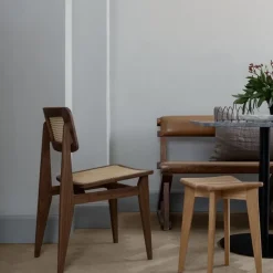 Silla C-Chair, American walnut, asiento y respaldo trenzado natural