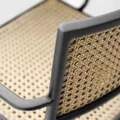 Silla con reposabrazos Less, Light grey