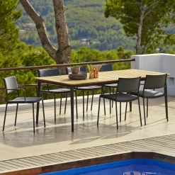 Silla con reposabrazos Less, Natural-soporte lava grey