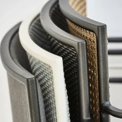 Silla con reposabrazos Less, Natural-soporte lava grey