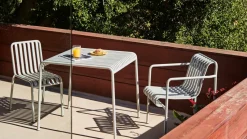 Silla con reposabrazos Palissade Dining, Sky grey