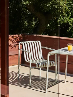 Silla con reposabrazos Palissade Dining, Sky grey