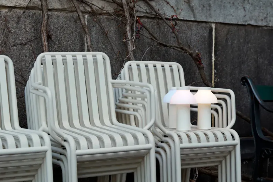 Silla con reposabrazos Palissade Dining, Sky grey