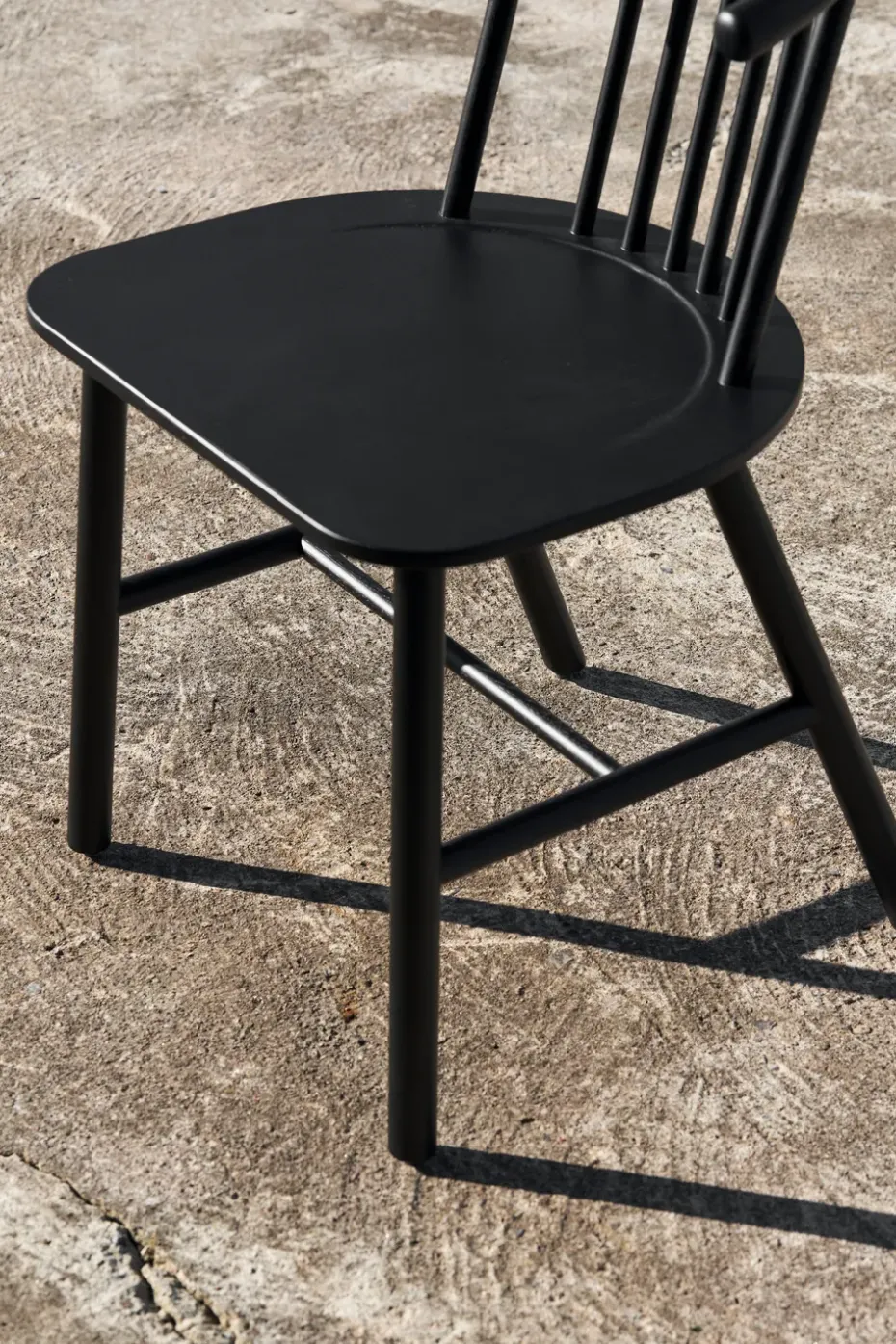 Silla de comedor VIOR, Roble lacado en negro