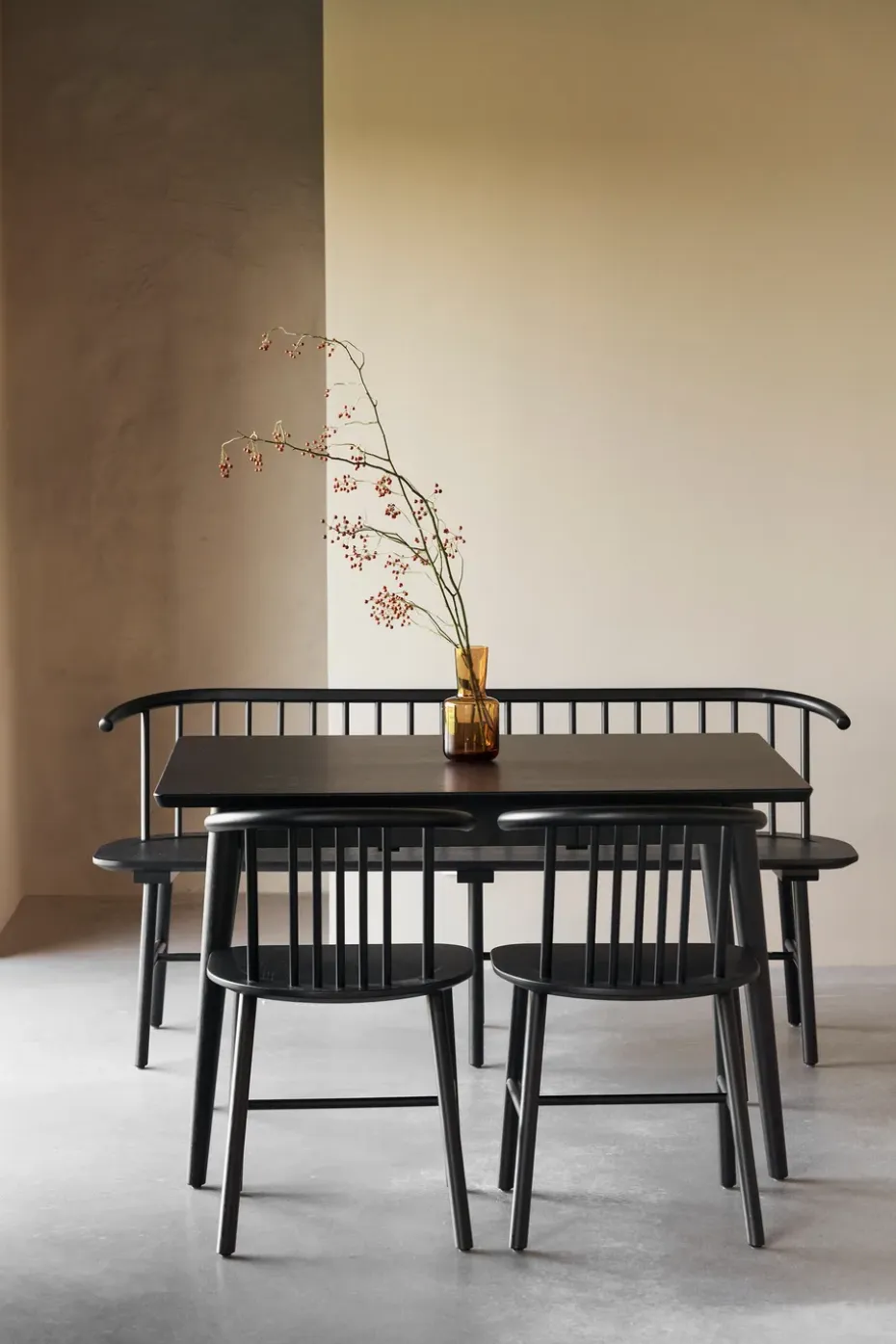 Silla de comedor VIOR, Roble lacado en negro