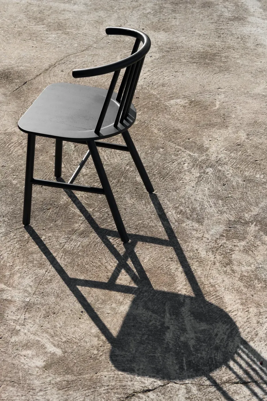 Silla de comedor VIOR, Roble lacado en negro