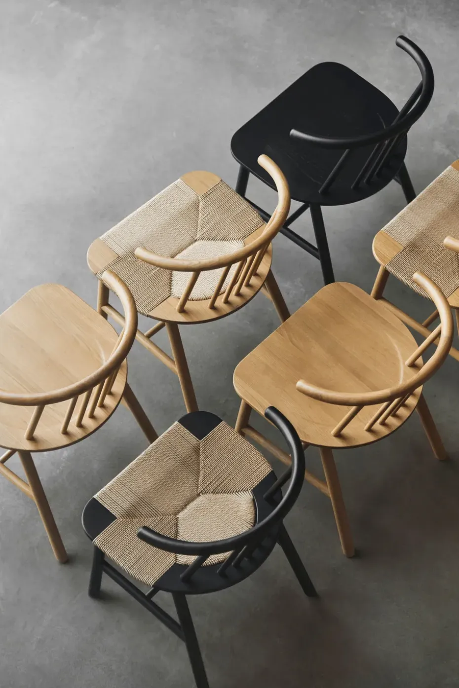 Silla de comedor VIOR, Roble lacado en negro