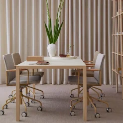 Silla de oficina elevable/bajable sin basculación Stella, Cuero elmosoft 99999 negro, base de cromo, reposabrazos forrado en cuero, respaldo flexible