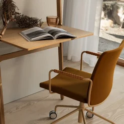 Silla de oficina elevable/bajable sin basculación Stella, Cuero elmosoft 99999 negro, base de cromo, reposabrazos forrado en cuero, respaldo flexible