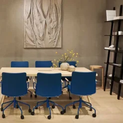 Silla de oficina elevable/bajable sin basculación Stella, Cuero elmosoft 99999 negro, base de cromo, reposabrazos forrado en cuero, respaldo flexible