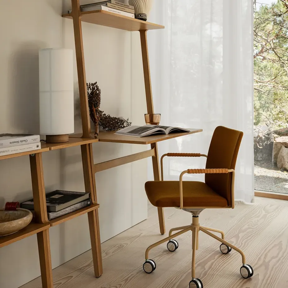 Silla de oficina elevable/bajable sin basculación Stella, Cuero elmosoft 99999 negro, base de cromo, respaldo flexible