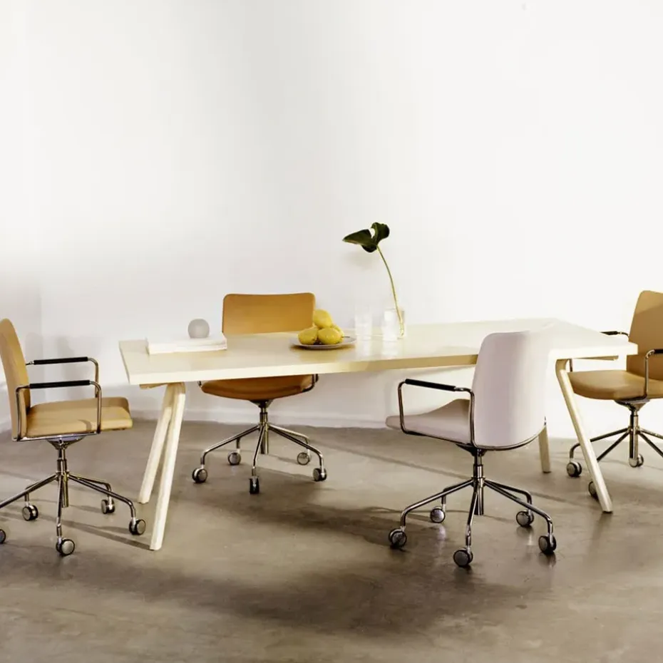 Silla de oficina elevable/bajable sin basculación Stella, Cuero elmosoft 99999 negro, base de cromo, respaldo flexible