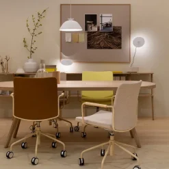 Silla de oficina elevable/bajable sin basculación Stella, Cuero elmosoft 99999 negro, base de cromo, respaldo flexible