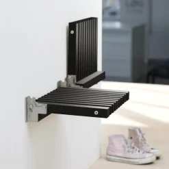 Silla de pared Cutter, roble lacado negro