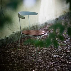 Silla Dover, Pino lacado en negro, soporte negro