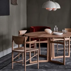 Silla Drawn HM4 con reposabrazos, Nogal