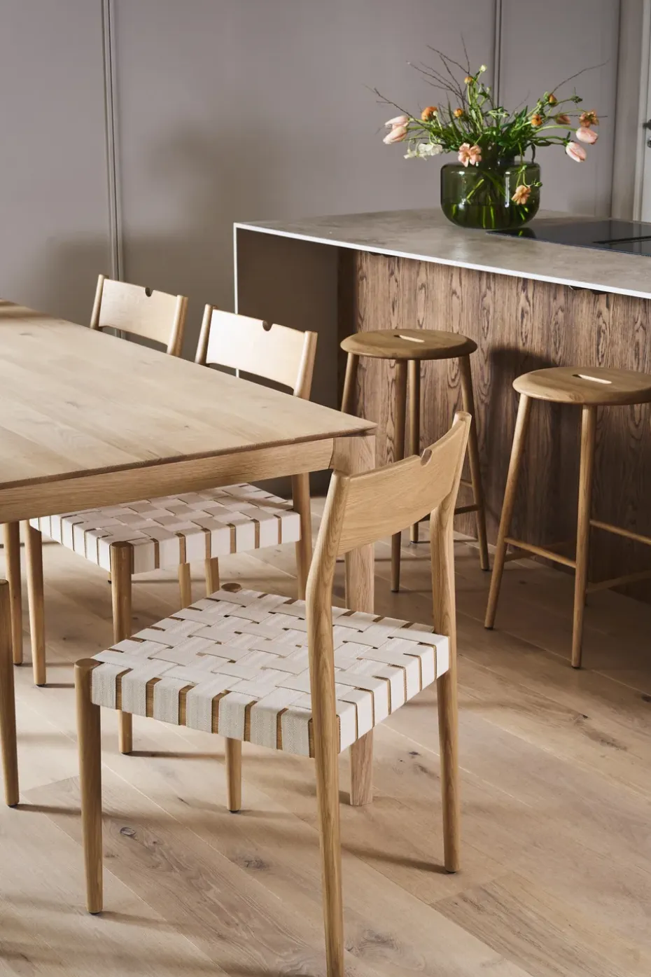 Silla Ekeryd, Webbing-laquered oak