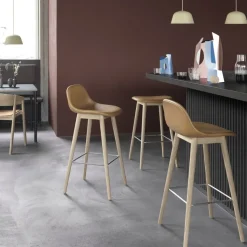 Silla Fiber counter stool 65 cm, White, patas de roble