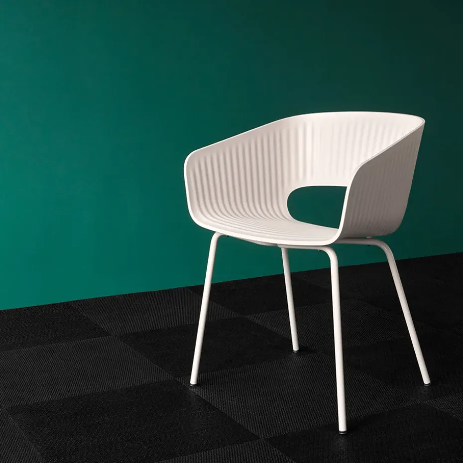 Silla Marée 401, Beetroot patas de metal lacado