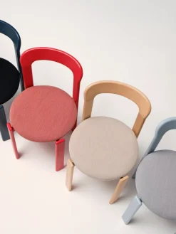 Silla Rey tapizada, tejido Steelcut Trio 213 golden