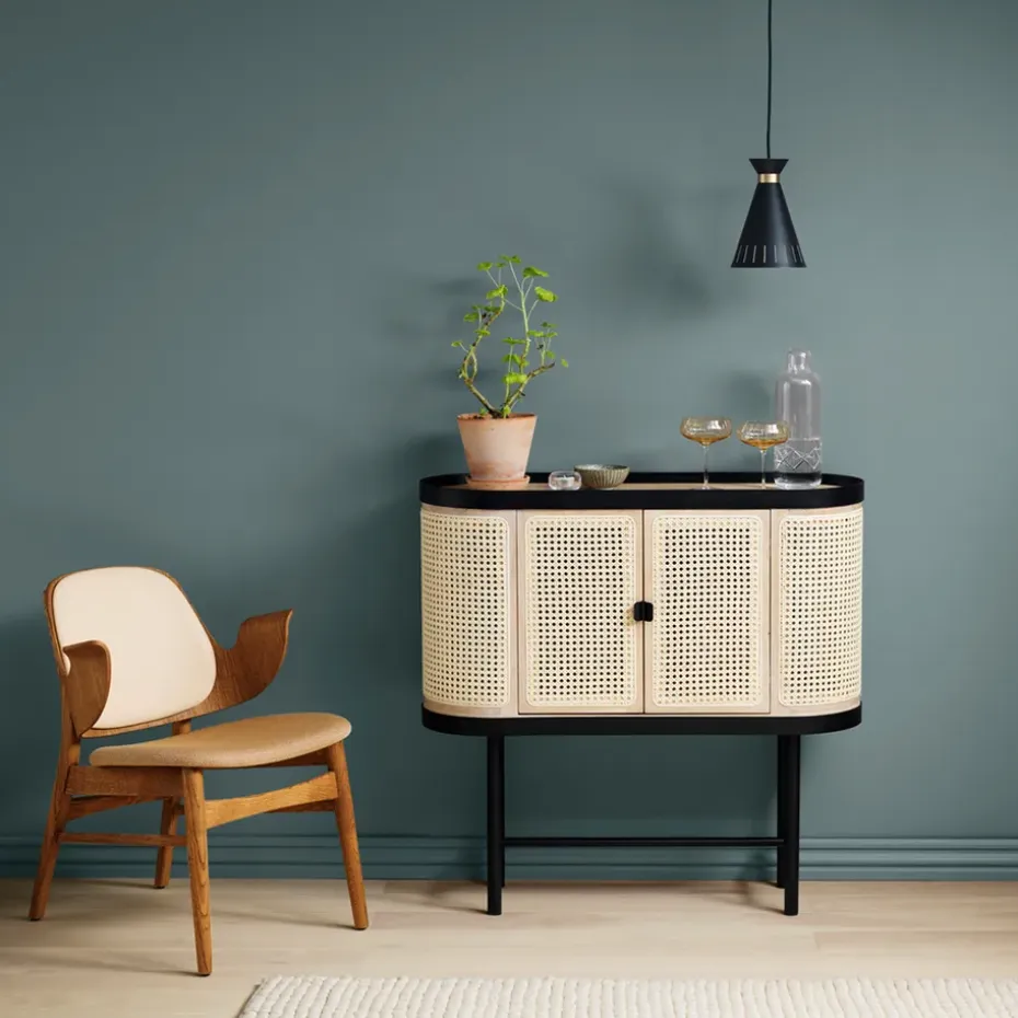 Sillón Gesture, Cuero silk 250 cognac, base de roble aceitado blanco