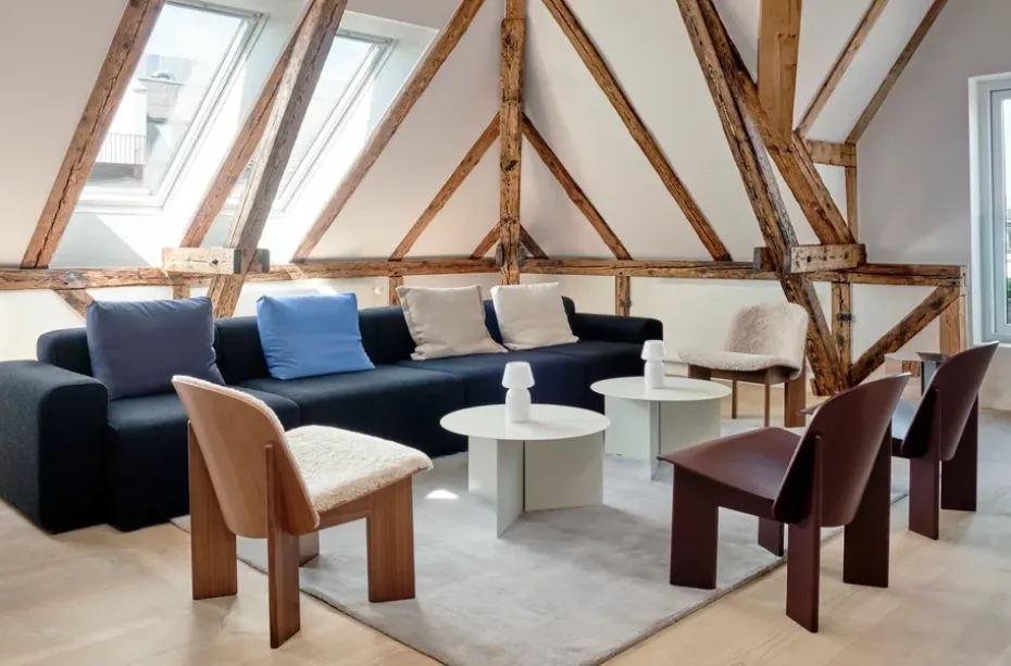 Sillón lounge Chisel, Haya lacada color Borgoña oscuro