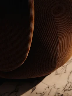 Sillón Rico lounge chair, Devoré velvet-Rust