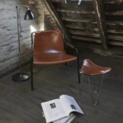 Sillón September, cuero coñac, estructura de acero lacado negro