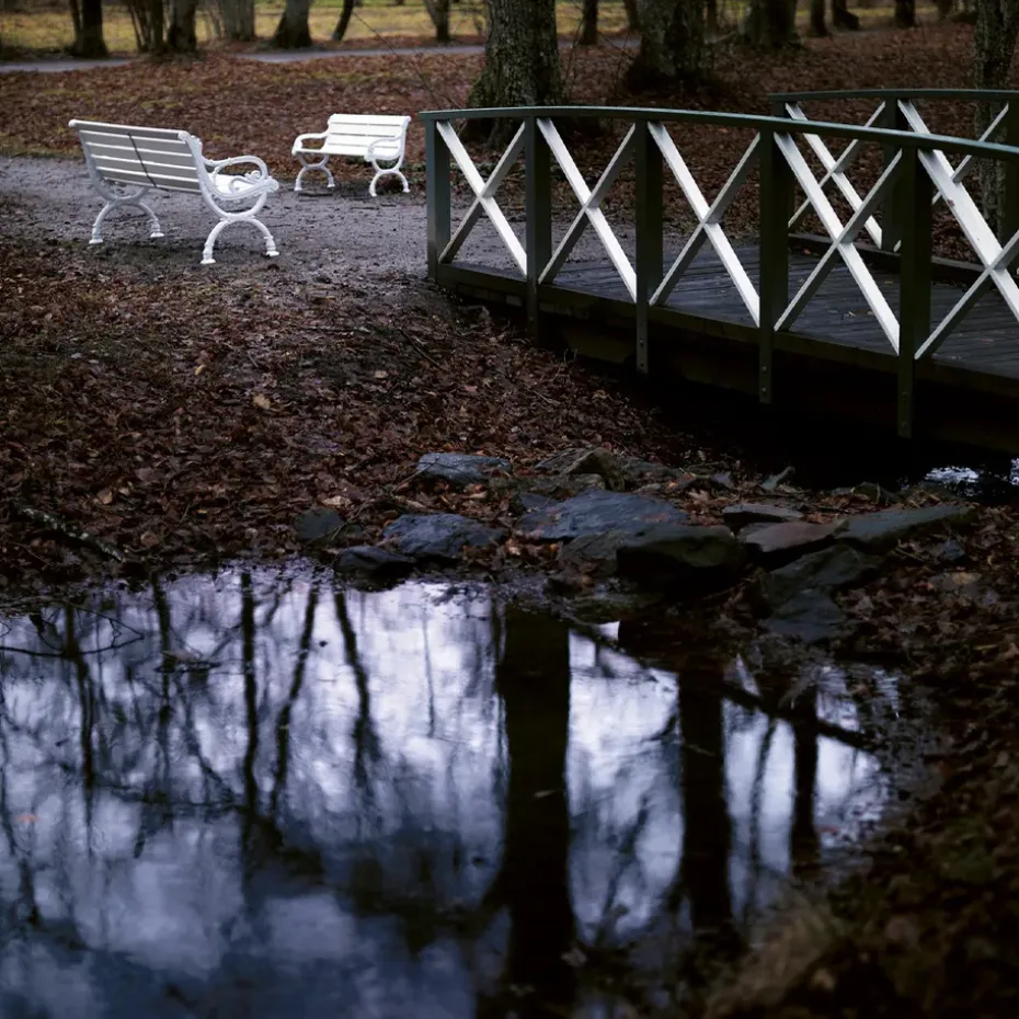 Sofá Byarum, Pino impregnado, soporte verde, 155 cm