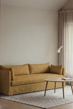 Sofá Linnevik, Luiza Mustard 3972-roble blanco aceitado, 4 plazas, con faldón