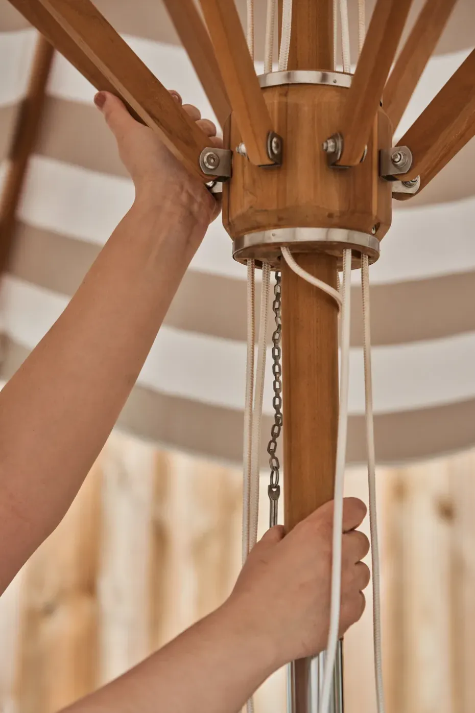 Sombrilla Hisshult Ø270 cm, Beige stripe-teak