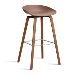 Taburete alto About a Stool 32 con base de nogal 2.0, Ladrillo suave-soporte de acero inoxidable