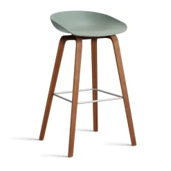 Taburete alto About a Stool 32 con base de nogal 2.0, Verde otoñal-soporte de acero inoxidable