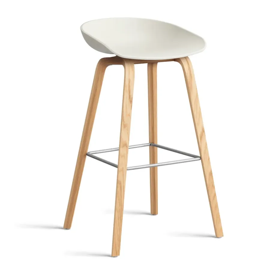 Taburete alto About a Stool 32 con base de roble lacado 2.0, Melange cream–soporte de acero inoxidable