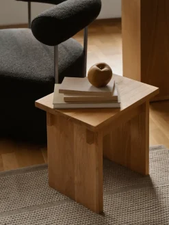 Taburete Artisan 30x40 cm, Roble lacado en tono cálido